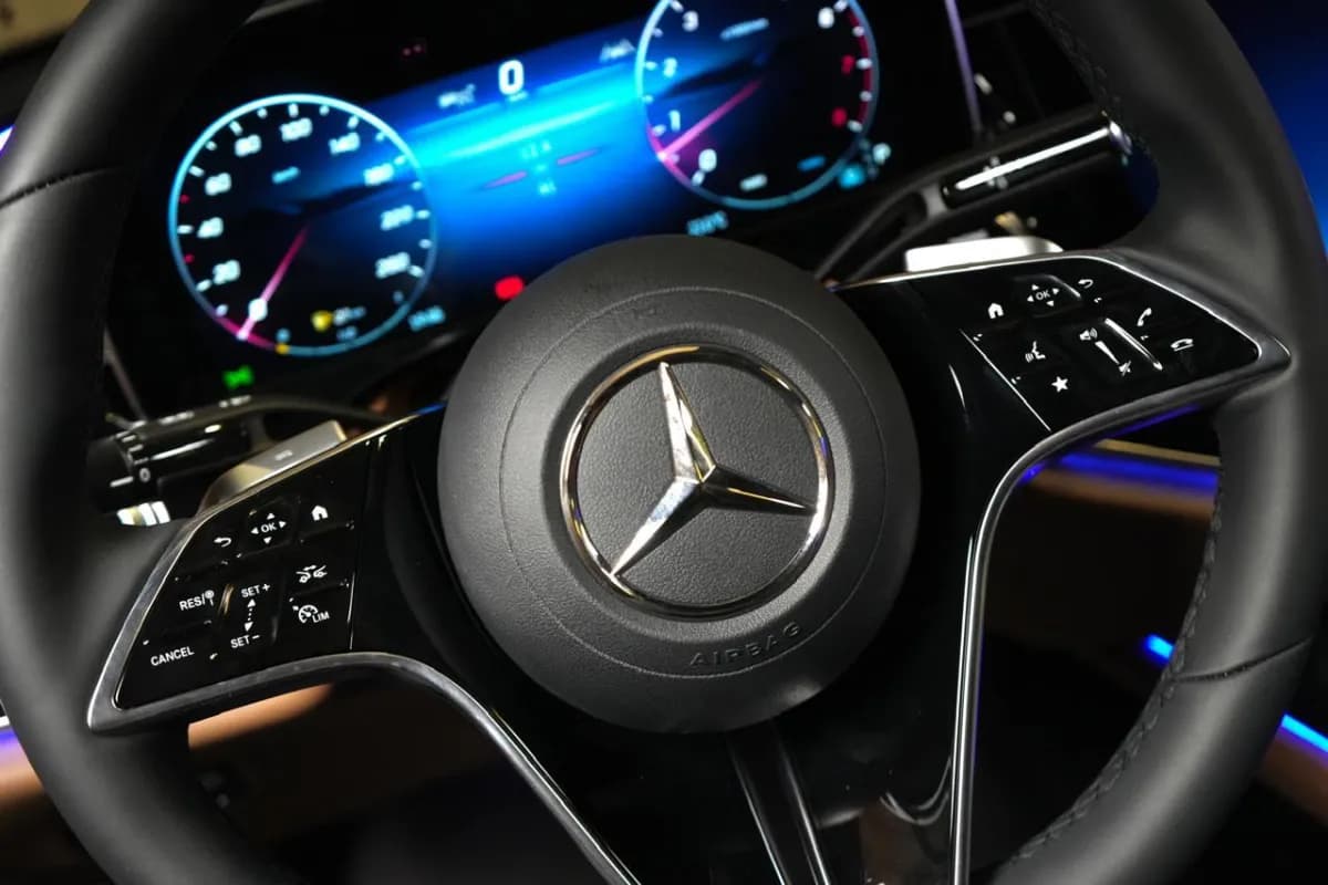 مرسيدس بنز E200 2026 اكسكلوسيف أسود أوتوماتيك — جديدة