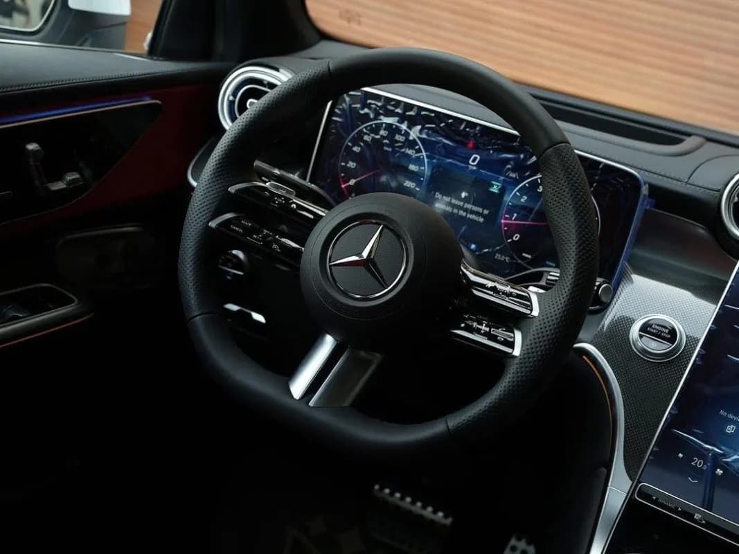 مرسيدس بنز GLC 300 2026 برميم بلس أسود أوتوماتيك — جديدة