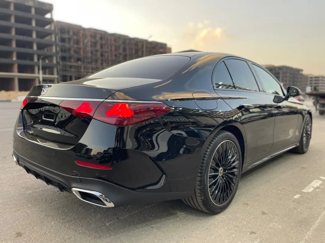 مرسيدس بنز E200 2026 بريميوم بلس أسود أوتوماتيك — جديدة