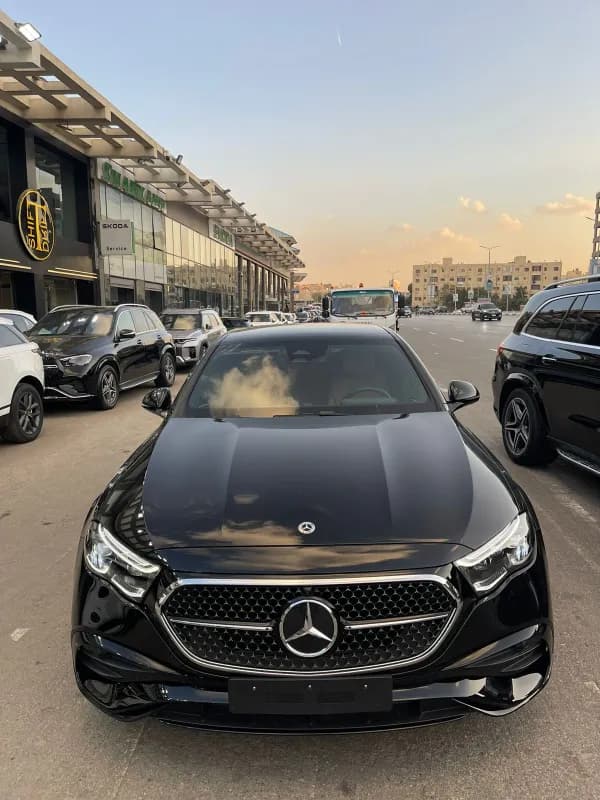 مرسيدس بنز E200 2026 بريميوم بلس أسود أوتوماتيك — جديدة