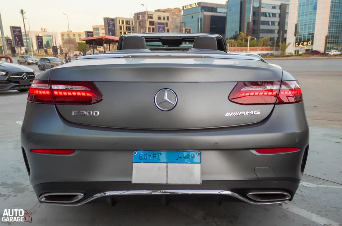 مرسيدس بنز E300 2021 ايه ام جي رمادي إسمنتي أوتوماتيك — مستعملة