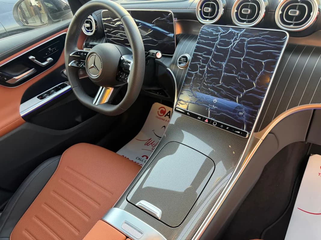 مرسيدس بنز GLC 300 2024 ايه ام جي أبيض أوتوماتيك — جديدة