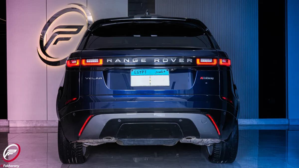 لاند روفر فيلار 2021 بي 250 ار داينمك أزرق غامق أوتوماتيك — مستعملة
