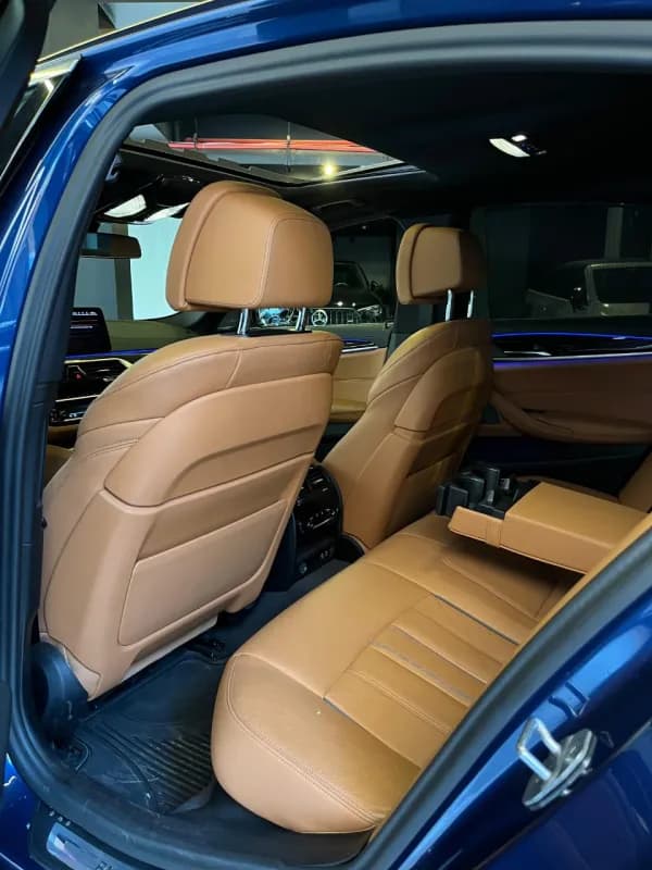 بي ام دبليو 530i 2023 لاكشري أزرق الداكن أوتوماتيك — مستعملة