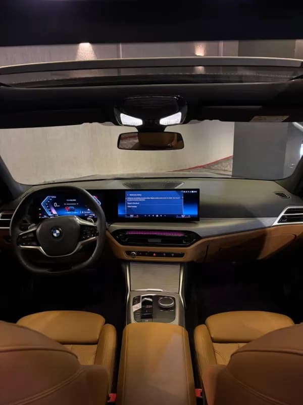 بي ام دبليو 320i 2026 لاكشري أسود أوتوماتيك — مستعملة