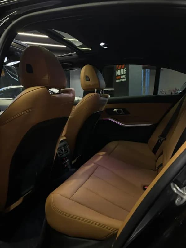 بي ام دبليو 320i 2026 لاكشري أسود أوتوماتيك — مستعملة