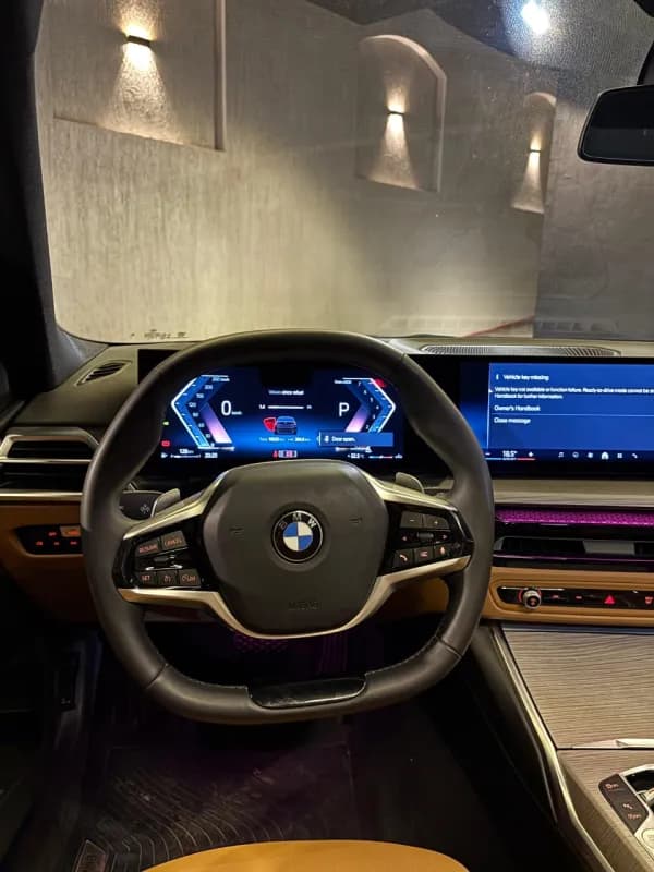 بي ام دبليو 320i 2026 لاكشري أسود أوتوماتيك — مستعملة