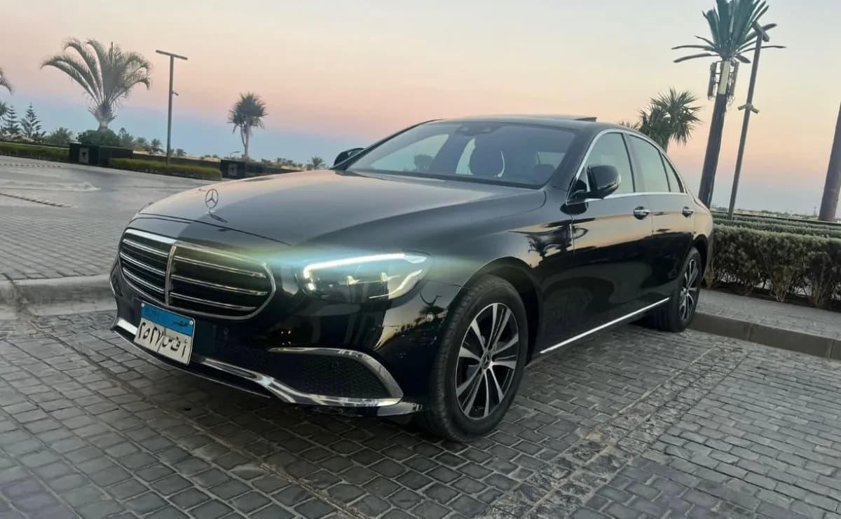 مرسيدس بنز E200 2022 افنجارد أسود أوتوماتيك — مستعملة