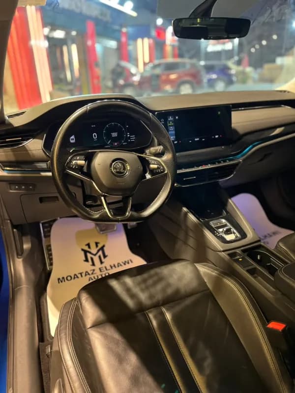سكودا اوكتافيا A8 2021 ستايل بلس أزرق أوتوماتيك — مستعملة