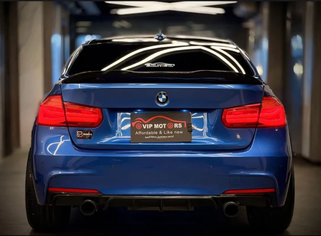 بي ام دبليو 320i 2018 ام سبورت أزرق أوتوماتيك — مستعملة