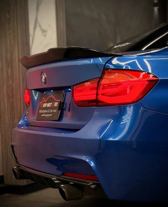بي ام دبليو 320i 2018 ام سبورت أزرق أوتوماتيك — مستعملة