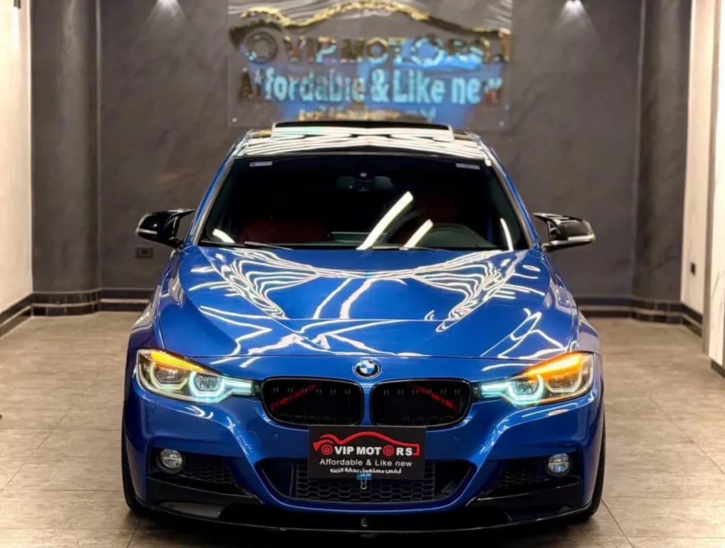 بي ام دبليو 320i 2018 ام سبورت أزرق أوتوماتيك — مستعملة