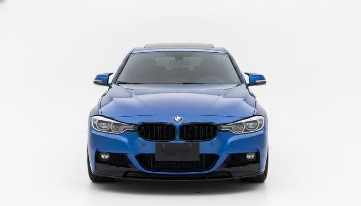 بي ام دبليو 320i 2018 ام سبورت أزرق أوتوماتيك — مستعملة