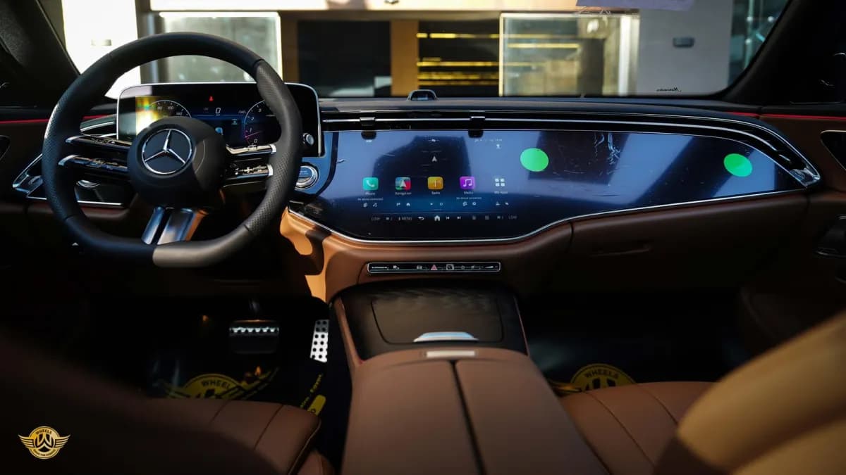 مرسيدس بنز E200 2026 بريميوم بلس أسود أوتوماتيك — جديدة