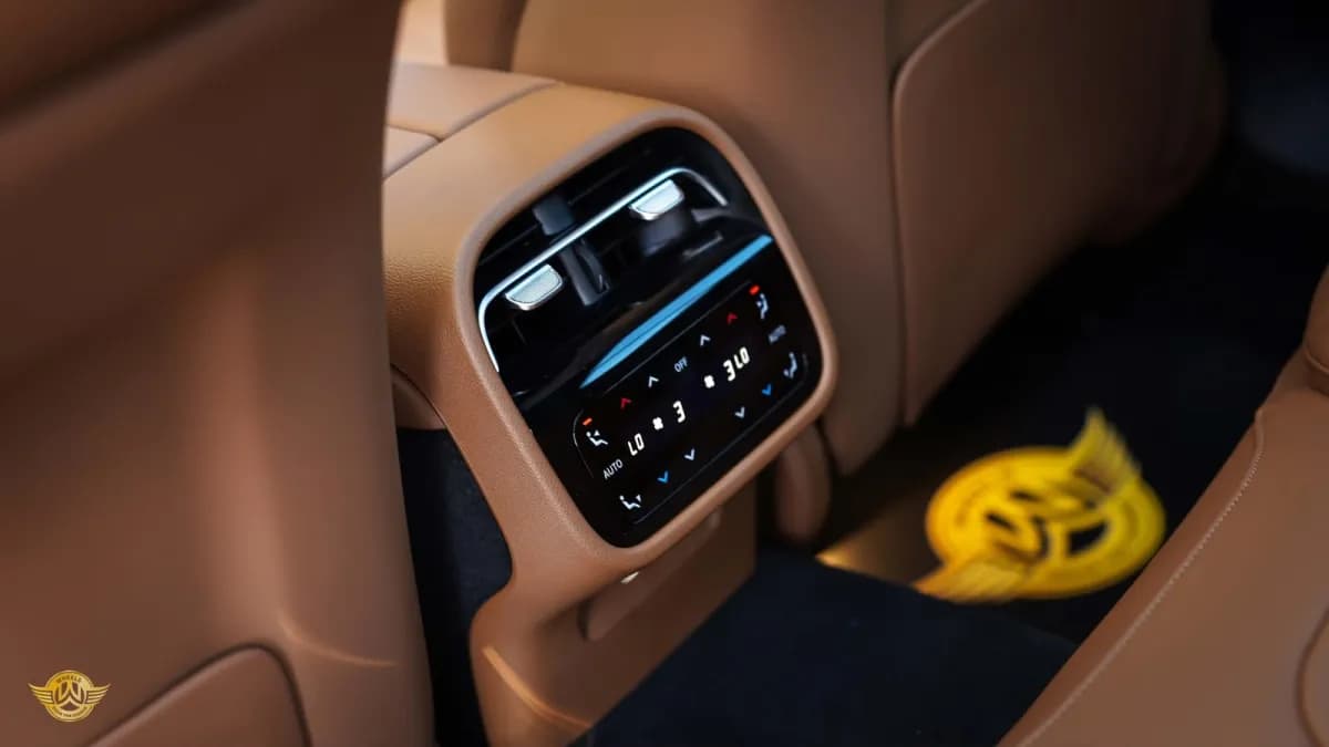 مرسيدس بنز E200 2026 بريميوم بلس أسود أوتوماتيك — جديدة