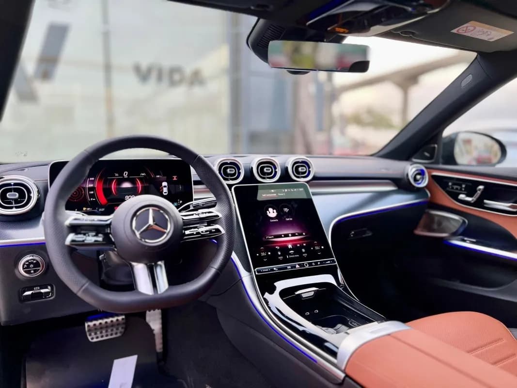مرسيدس بنز C200 2026 بريميوم بلس أسود أوتوماتيك — جديدة