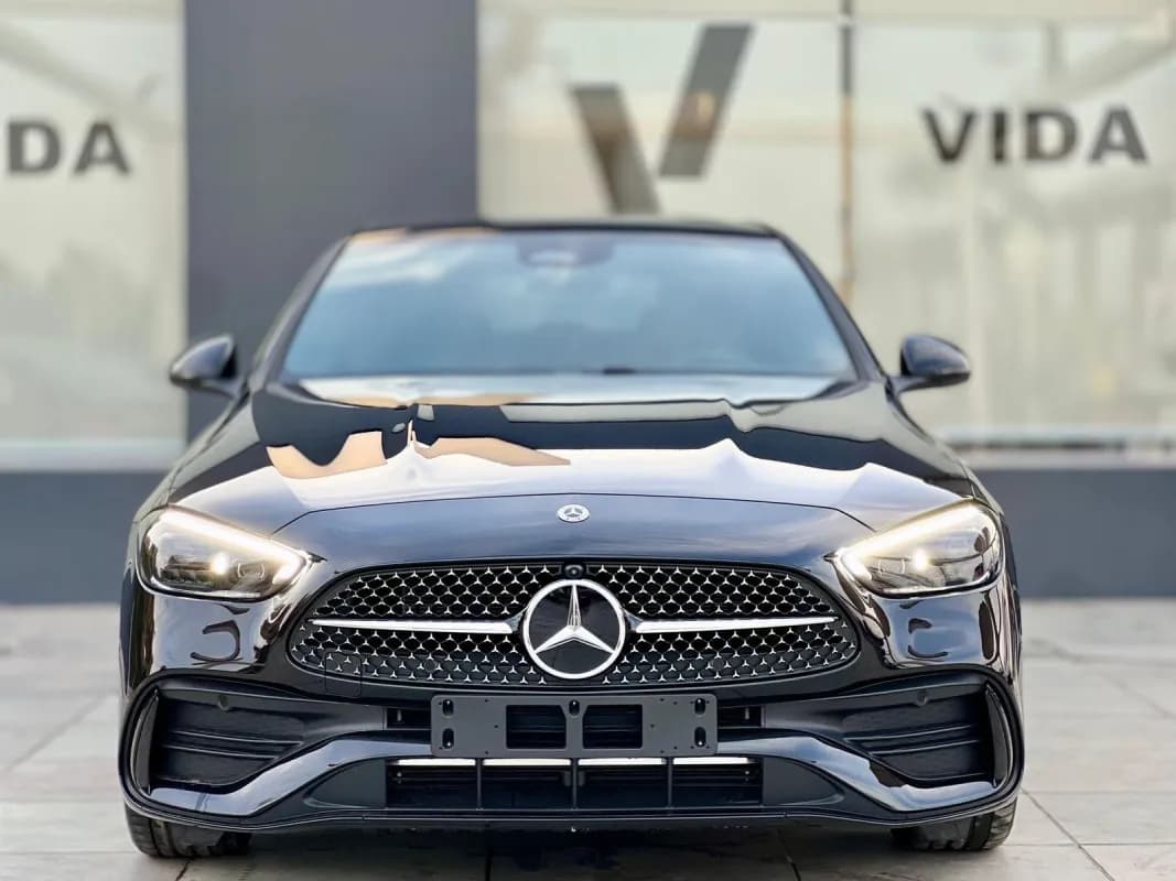 مرسيدس بنز C200 2026 بريميوم بلس أسود أوتوماتيك — جديدة