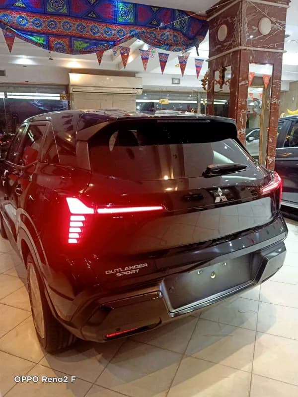 ميتسوبيشي اوت لاندر سبورت 2026 هاي لاين أسود أوتوماتيك — جديدة