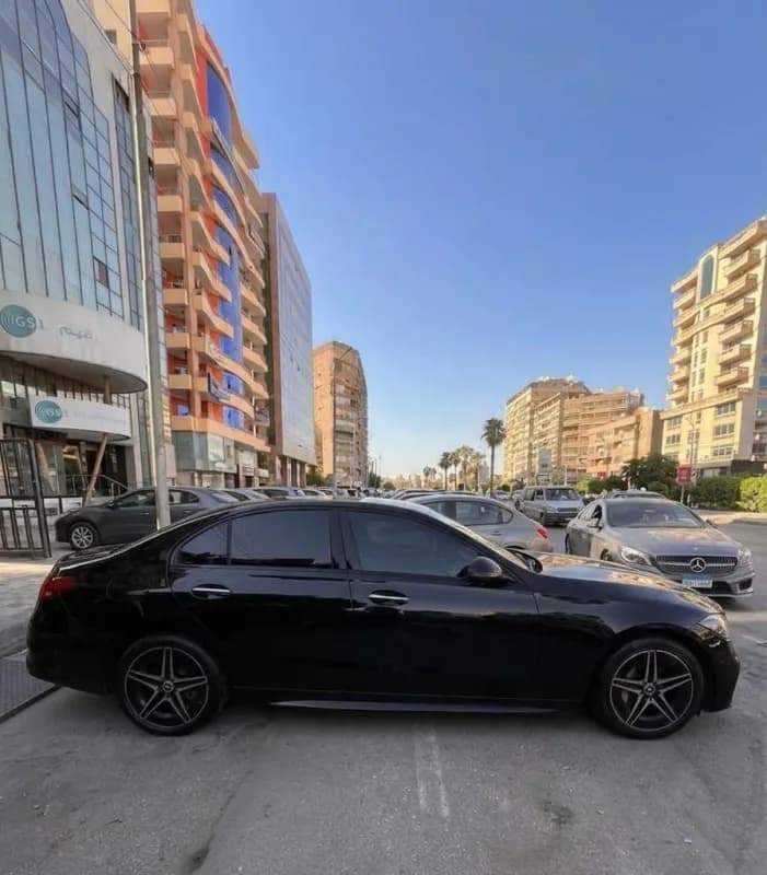 مرسيدس بنز C200 2023 ايه ام جي أسود أوتوماتيك — مستعملة