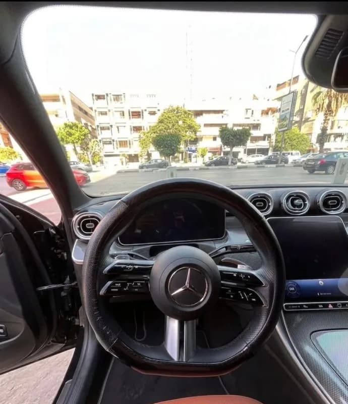 مرسيدس بنز C200 2023 ايه ام جي أسود أوتوماتيك — مستعملة