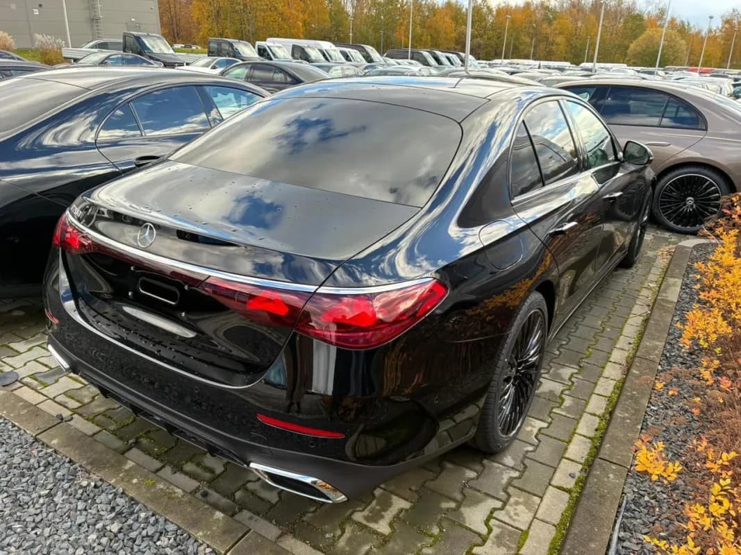 مرسيدس بنز E200 2026 بريميوم بلس أسود أوتوماتيك — جديدة
