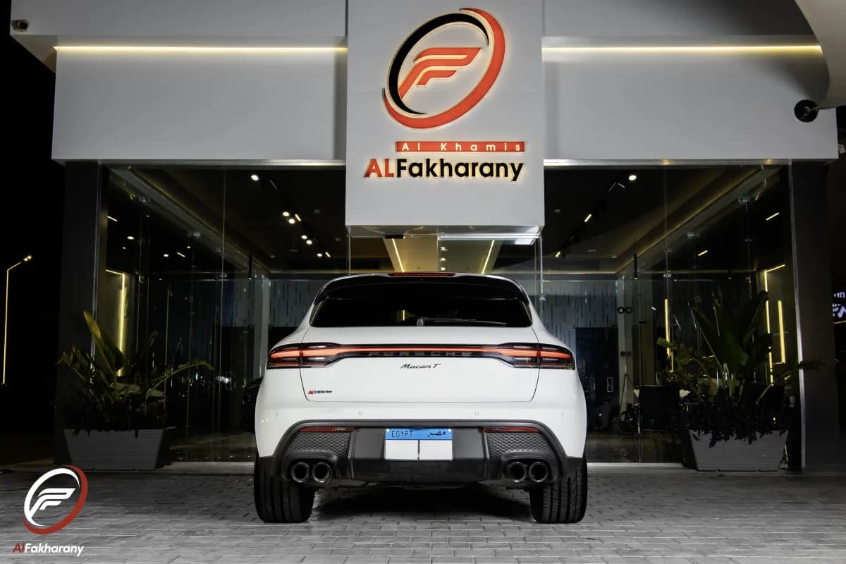 بورش ماكان 2024 تي أبيض أوتوماتيك — مستعملة