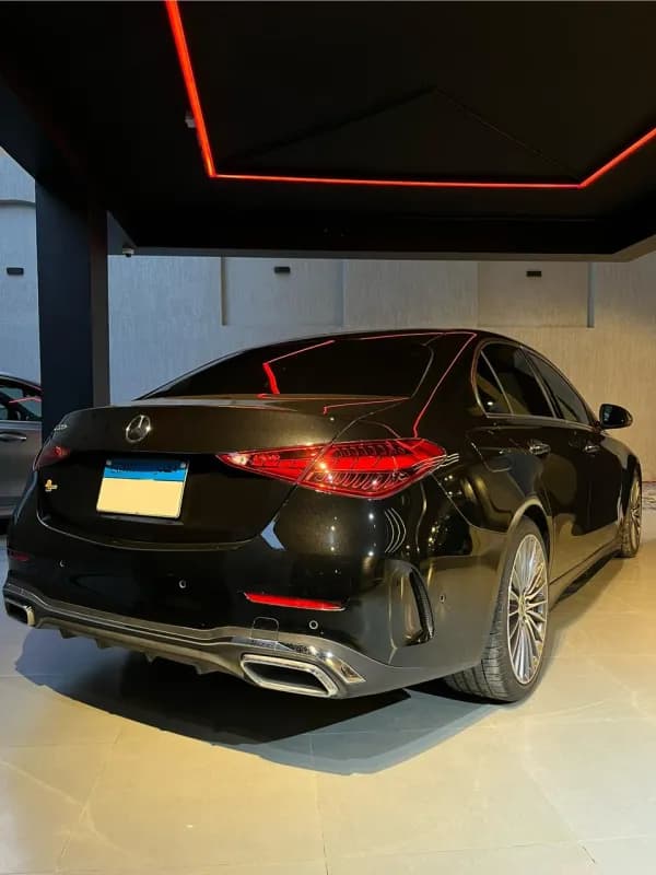 مرسيدس بنز C200 2024 ايه ام جي أسود أوتوماتيك — مستعملة