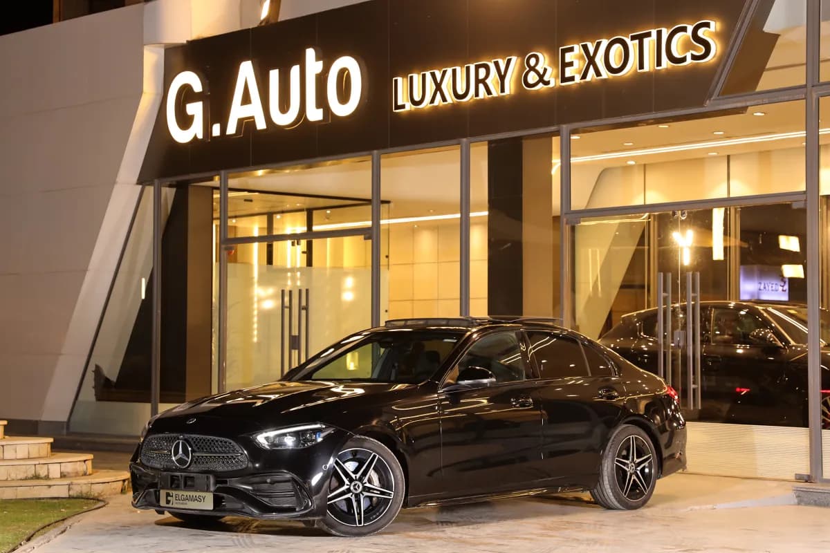 مرسيدس بنز C200 2022 ايه ام جي أسود أوتوماتيك — مستعملة