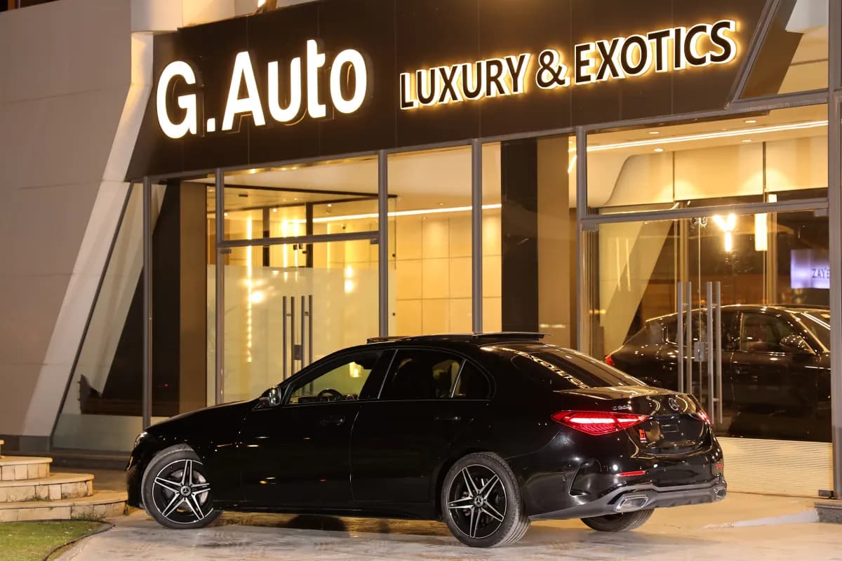 مرسيدس بنز C200 2022 ايه ام جي أسود أوتوماتيك — مستعملة