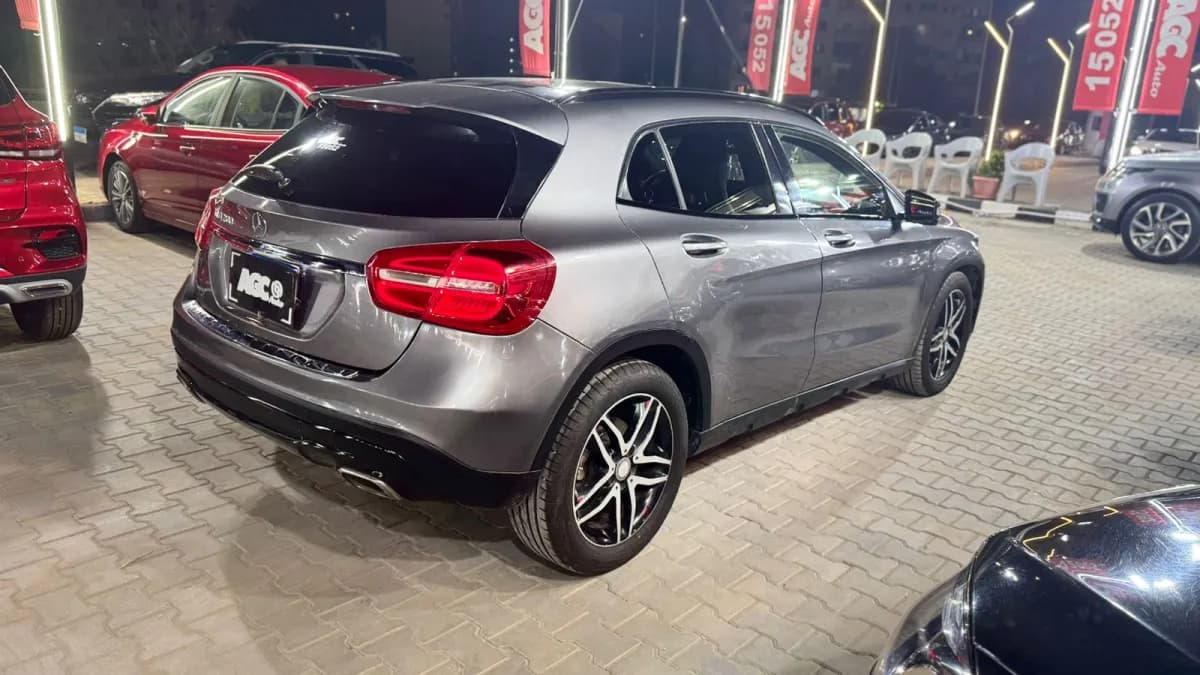 مرسيدس بنز GLA 200 2015 ايه ام جي رمادي أوتوماتيك — مستعملة