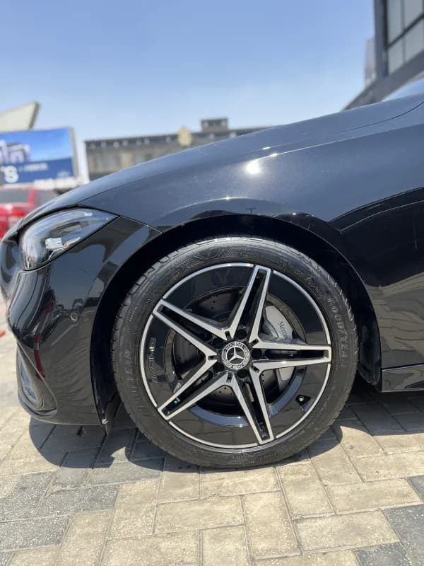 مرسيدس بنز C200 2025 ايه ام جي أسود أوتوماتيك — مستعملة