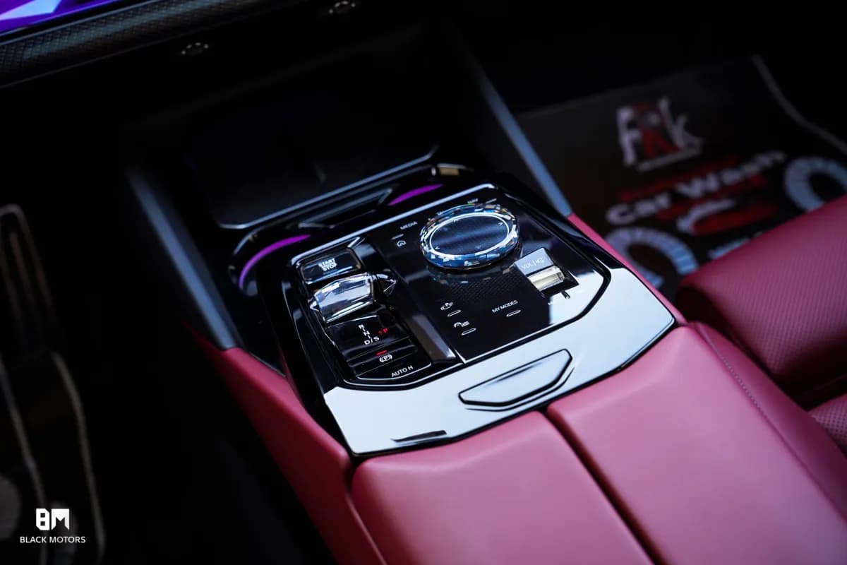 بي ام دبليو 520i 2025 ام سبورت أزرق أوتوماتيك — جديدة