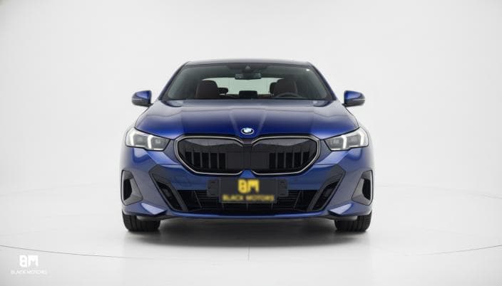بي ام دبليو 520i 2025