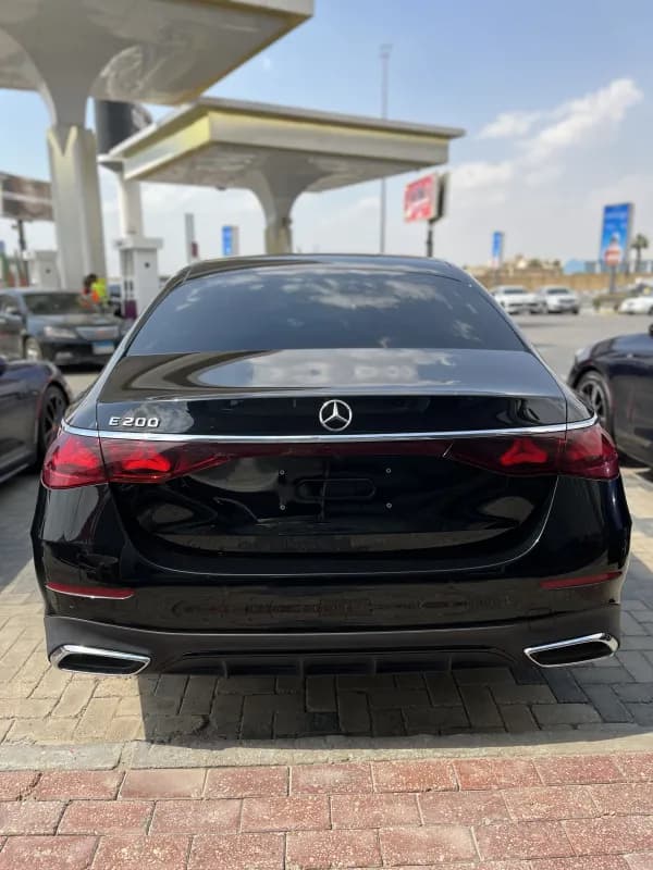 مرسيدس بنز E200 2026 بريميوم بلس أسود أوتوماتيك — جديدة