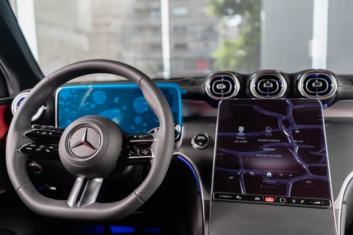 مرسيدس بنز GLC 300 2026 اي ام جي كوبيه أسود أوتوماتيك — جديدة