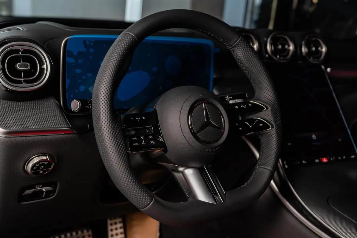 مرسيدس بنز GLC 300 2026 اي ام جي كوبيه أسود أوتوماتيك — جديدة