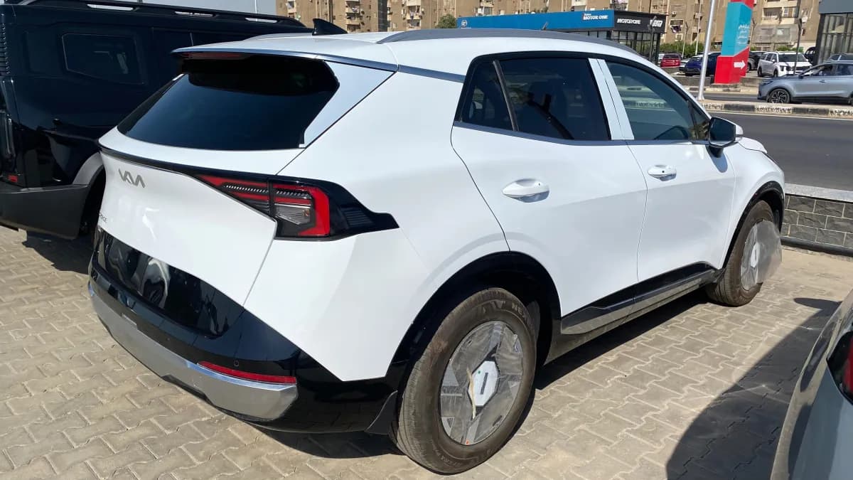 كيا سبورتاج 2027 A/T / EX 2026 أبيض قابض مزدوج — جديدة