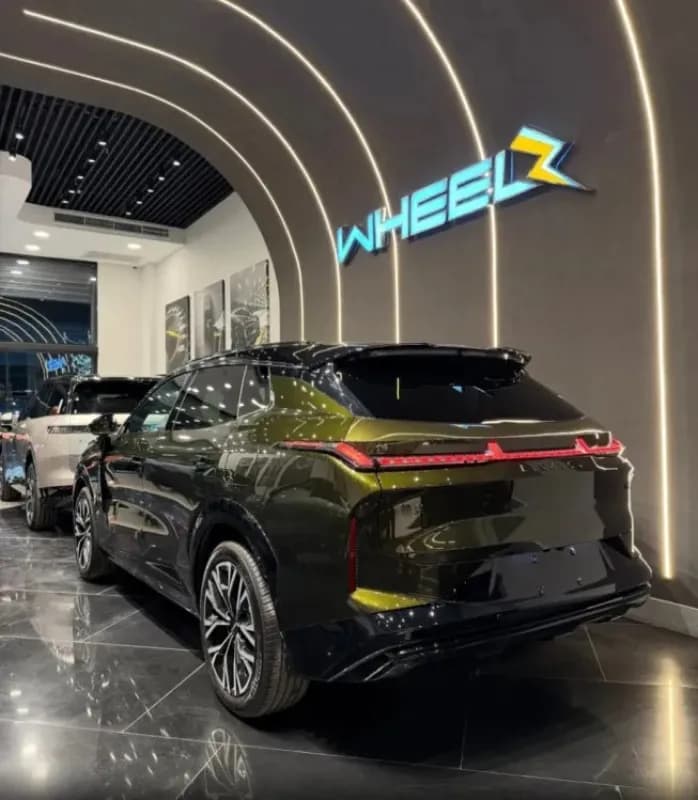 لينك اند كو 08 اي ام -بي 2026 بيرفورمنس الترا أخضر أوتوماتيك — جديدة