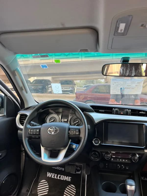 تويوتا هيلوكس 2026 اس ار اس أبيض أوتوماتيك — جديدة