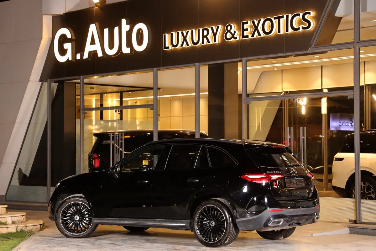 مرسيدس بنز GLC 300 2024 برميم بلس أسود أوتوماتيك — مستعملة