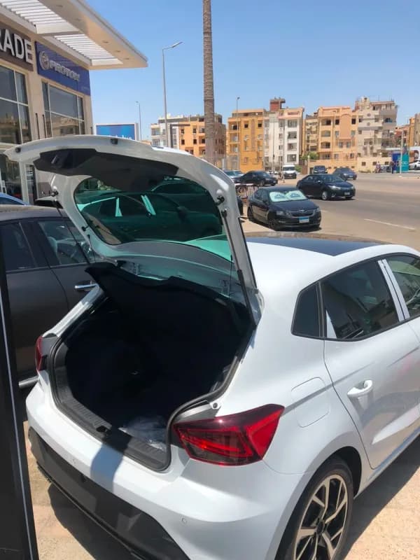سيات ابيزا 2027 اف ار أبيض أوتوماتيك — جديدة