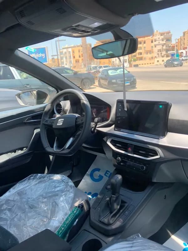 سيات ابيزا 2027 اف ار أبيض أوتوماتيك — جديدة