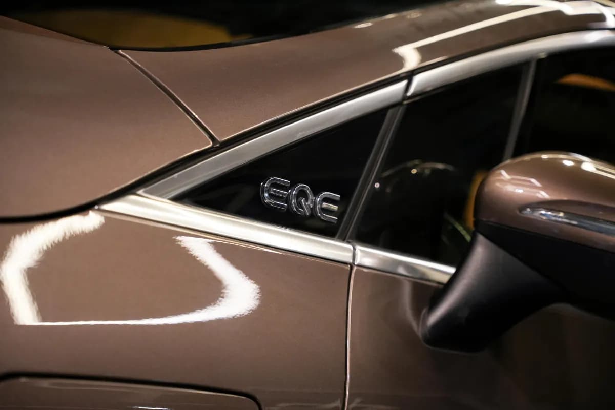 مرسيدس بنز EQE 350 2024 4 ماتك بني أوتوماتيك — جديدة