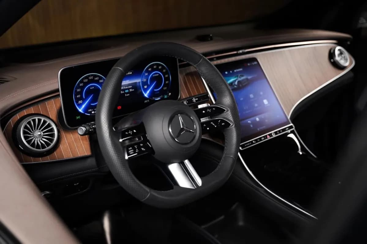 مرسيدس بنز EQE 350 2024 4 ماتك بني أوتوماتيك — جديدة