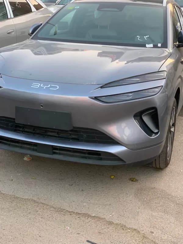 بي واي دي سيليون 06 2026 بيلوت بلاس ايدشن رمادي أوتوماتيك — جديدة