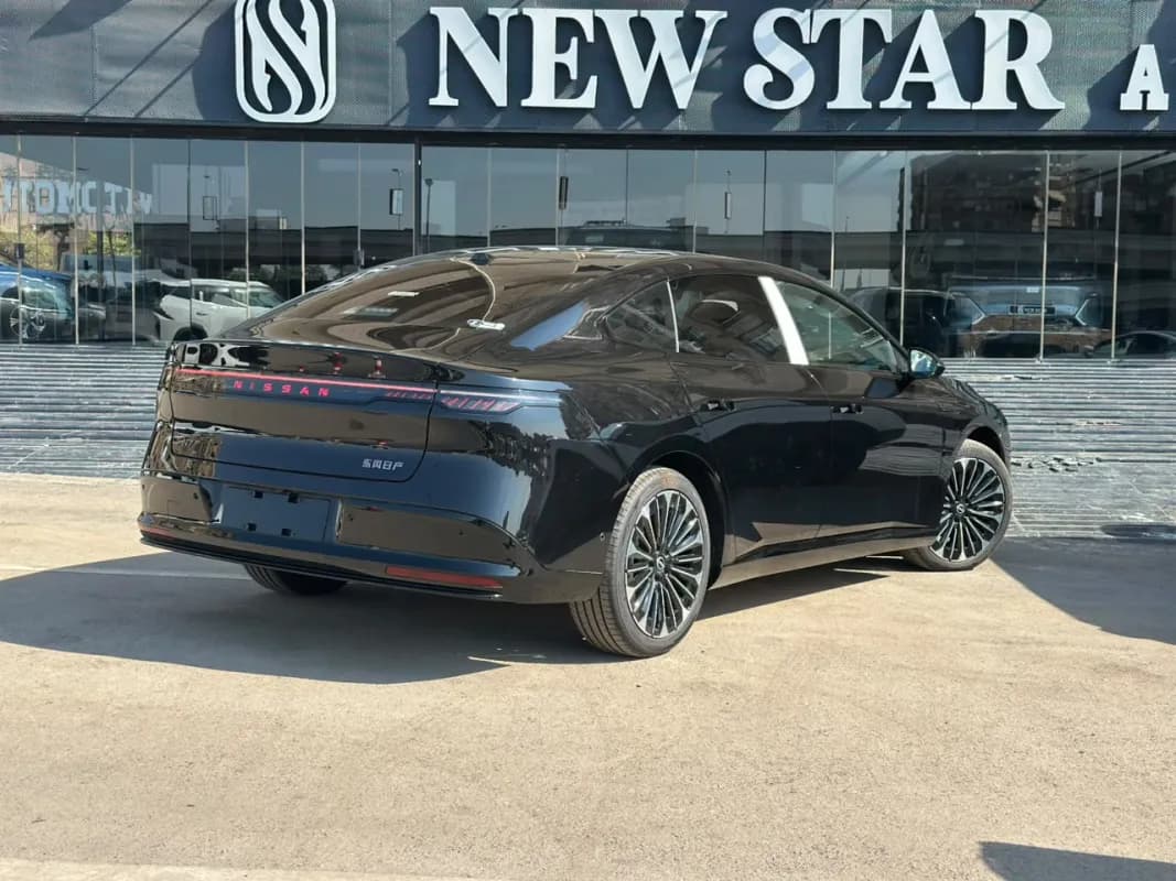 نيسان ان 7 2025 لونج رينج أسود أوتوماتيك — جديدة