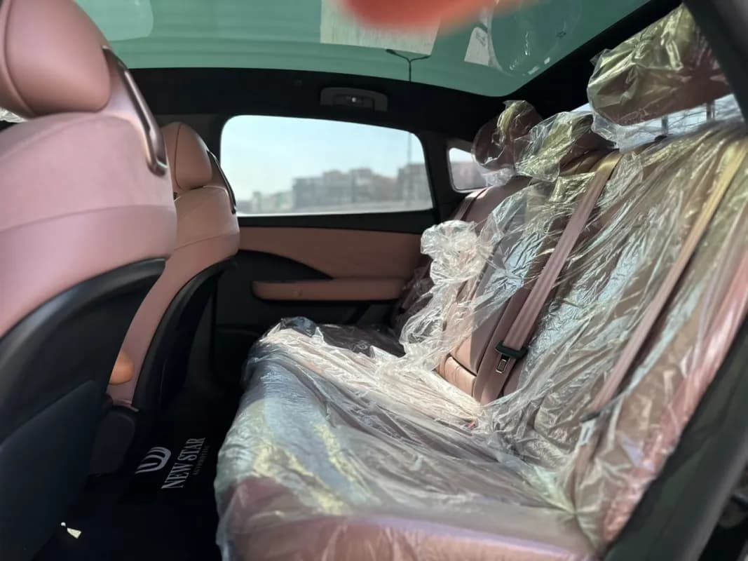 نيسان ان 7 2025 لونج رينج أسود أوتوماتيك — جديدة