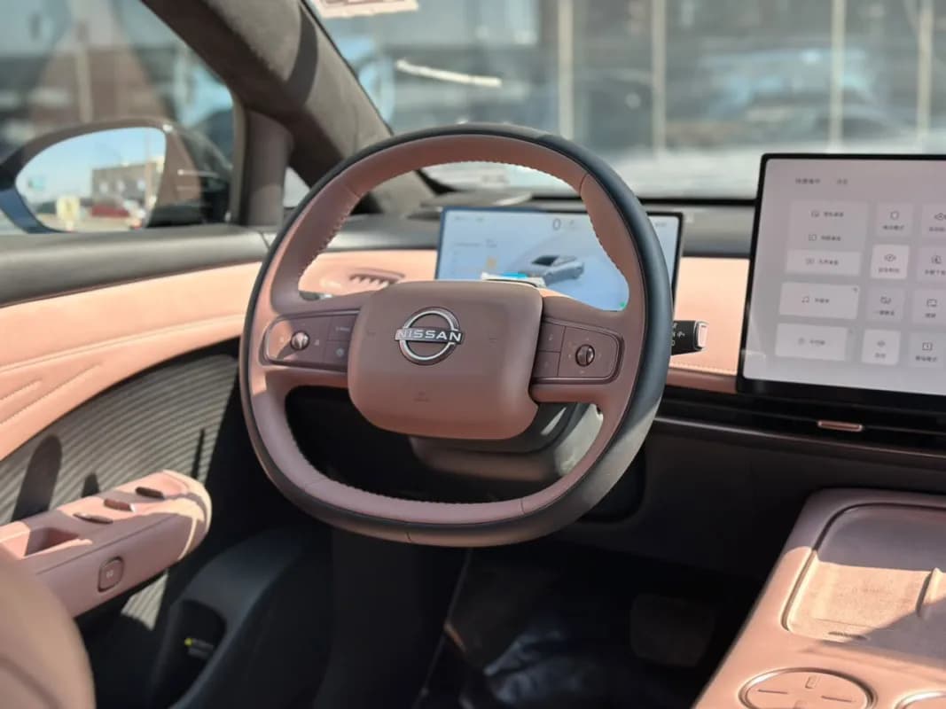 نيسان ان 7 2025 لونج رينج أسود أوتوماتيك — جديدة