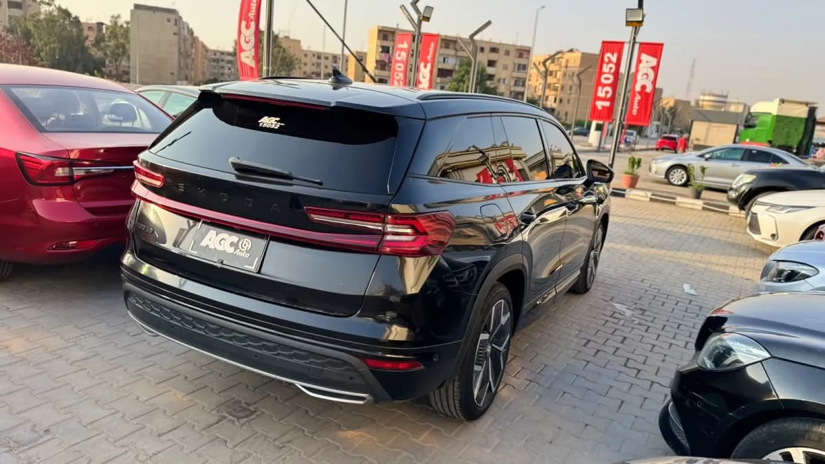 سكودا كودياك 2025 سبورت لاين أسود أوتوماتيك — مستعملة