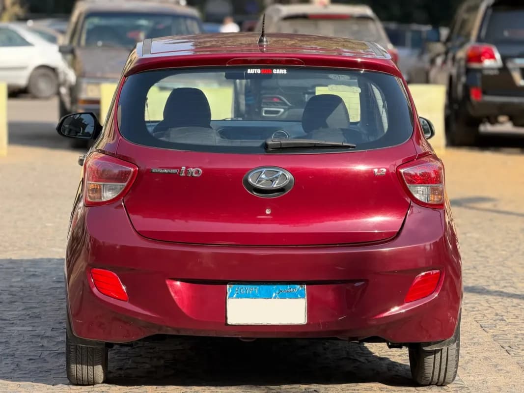 هيونداي جراند I10 2015 جي ال أحمر غامق أوتوماتيك — مستعملة